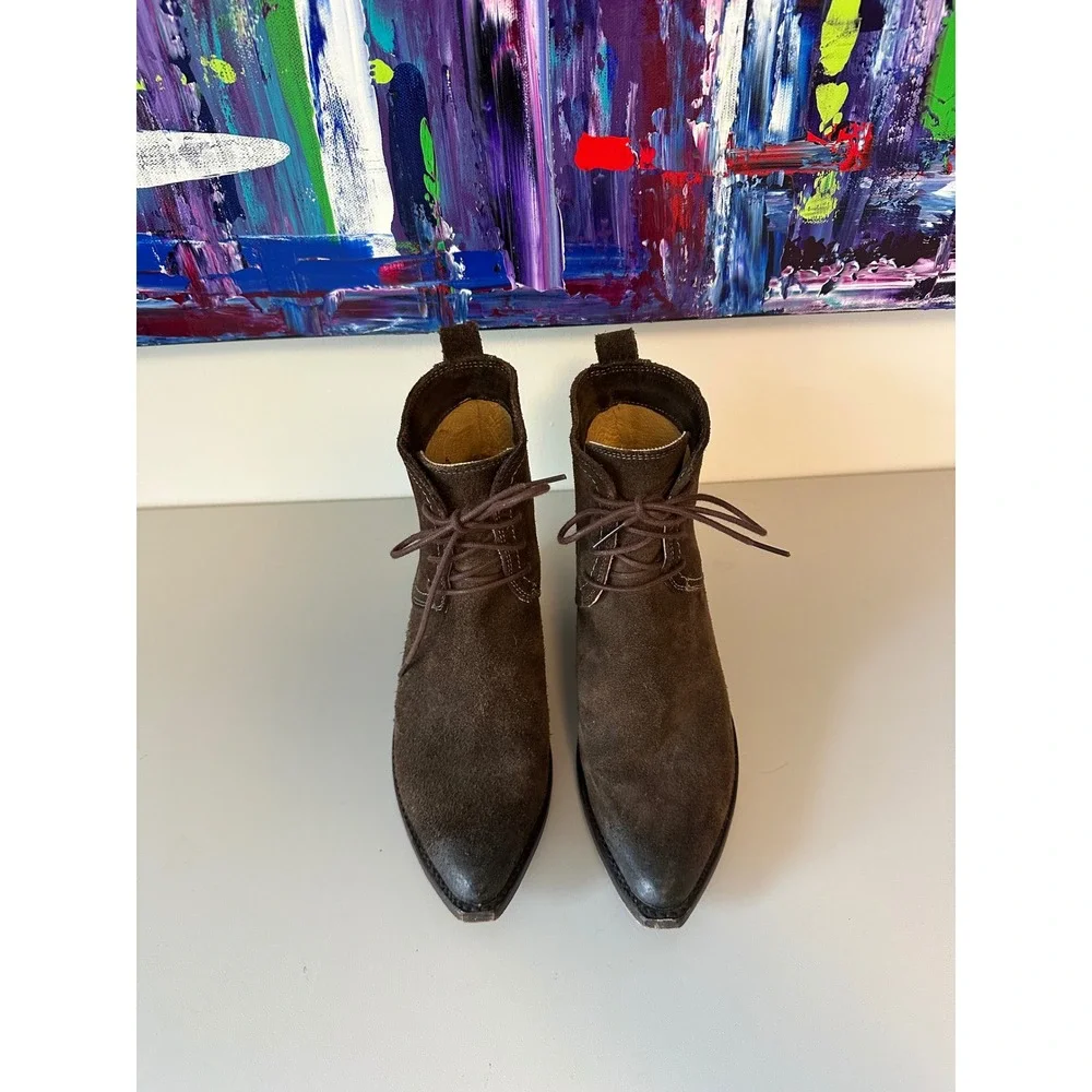 Frye Sacha Chukka Ash Brown Suede Lace Up Pointed Toe Ankle Boot | Size 6